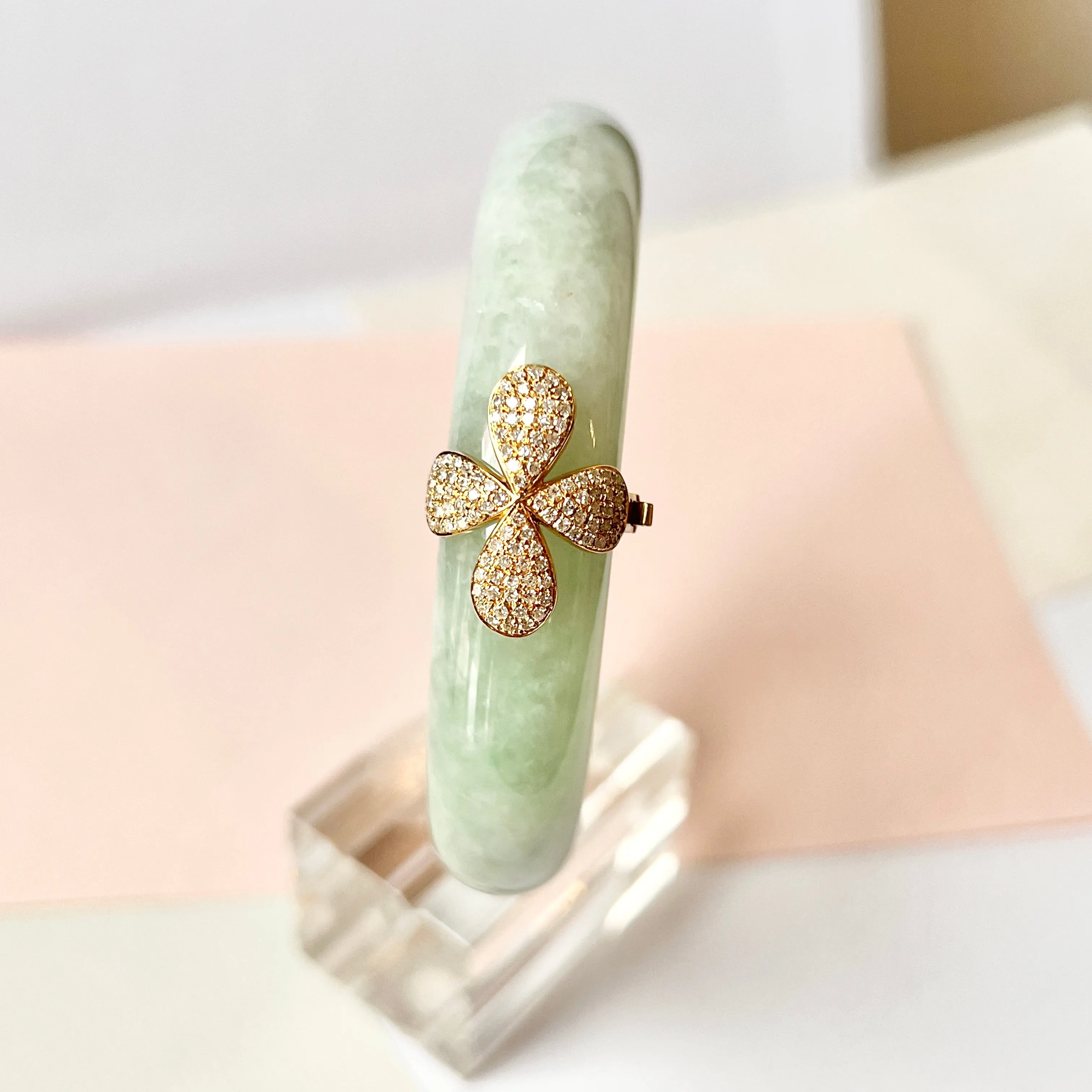 52.5mm A-Grade Natural Light Green Jadeite Modern Round Bangle with P.Petals Embellishment No.151978