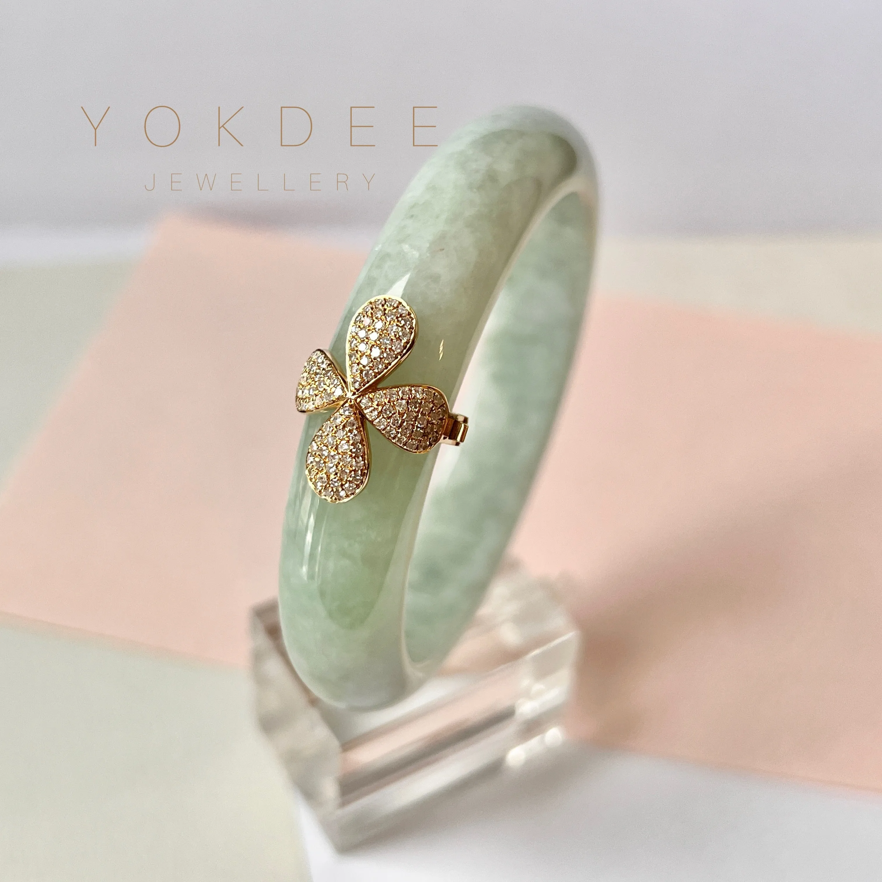 52.5mm A-Grade Natural Light Green Jadeite Modern Round Bangle with P.Petals Embellishment No.151978