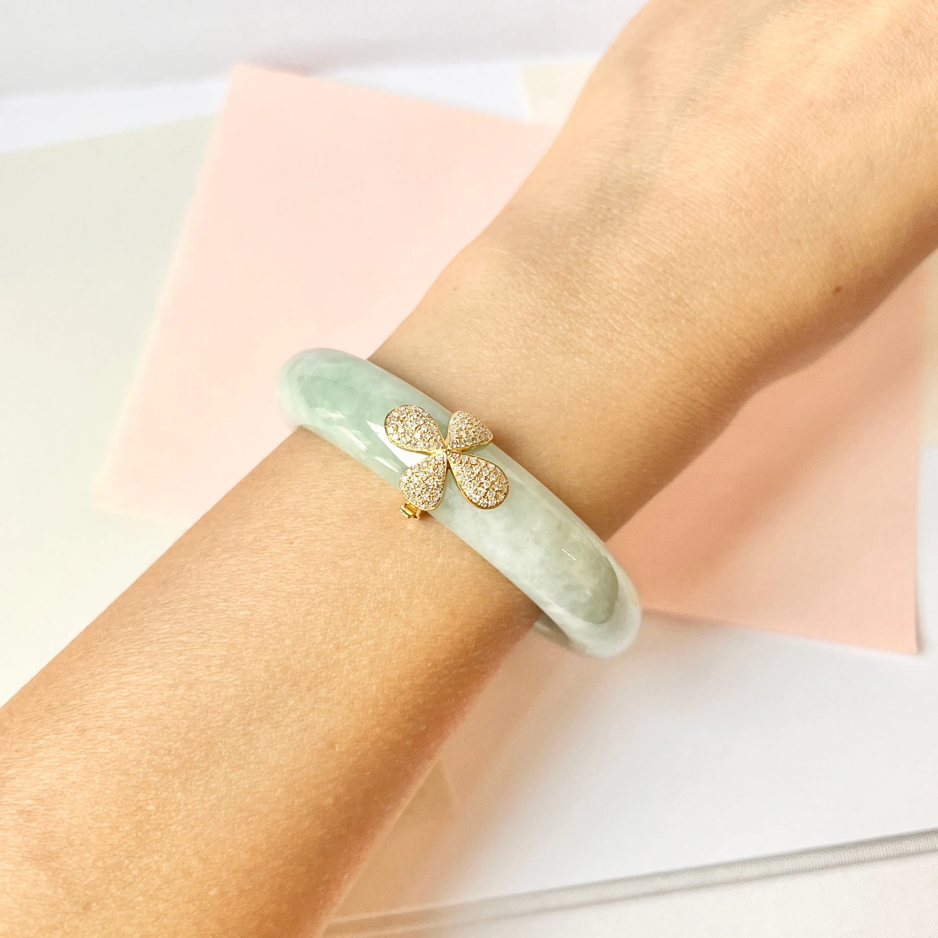 52.5mm A-Grade Natural Light Green Jadeite Modern Round Bangle with P.Petals Embellishment No.151978