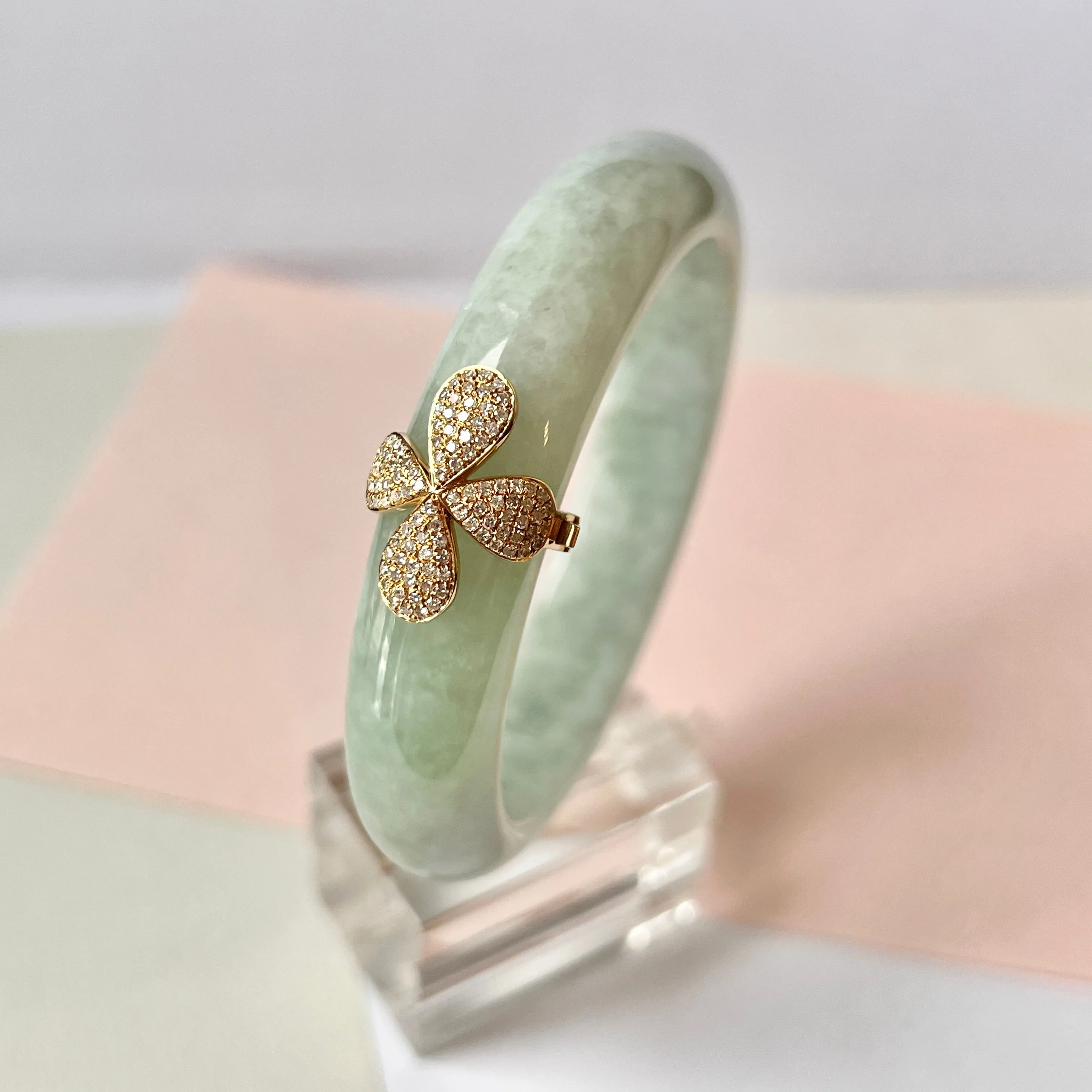 52.5mm A-Grade Natural Light Green Jadeite Modern Round Bangle with P.Petals Embellishment No.151978