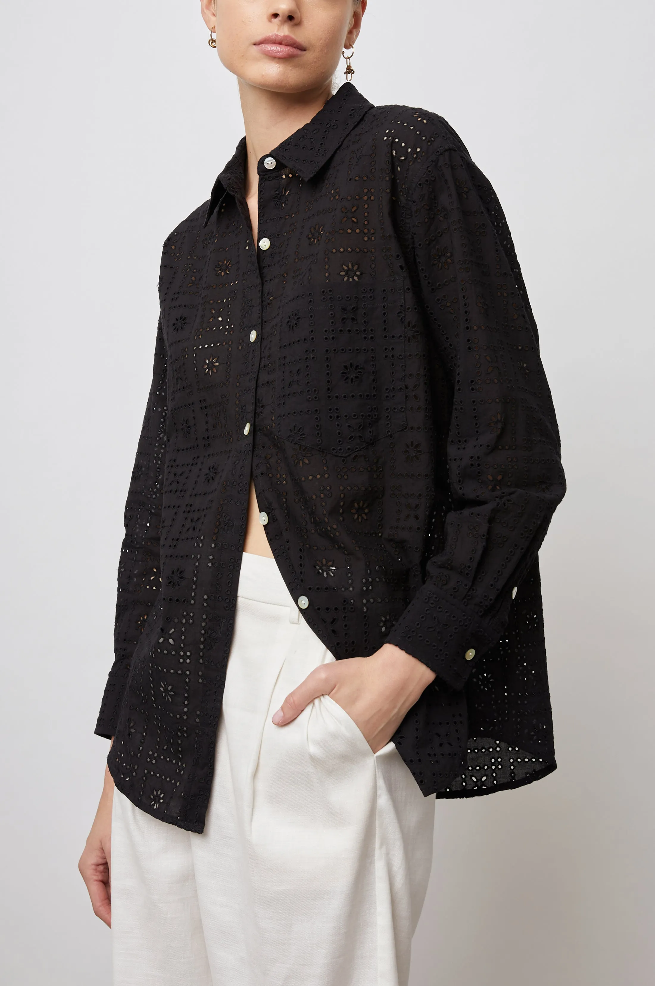 ARLO SHIRT - BLACK SEA EYELET