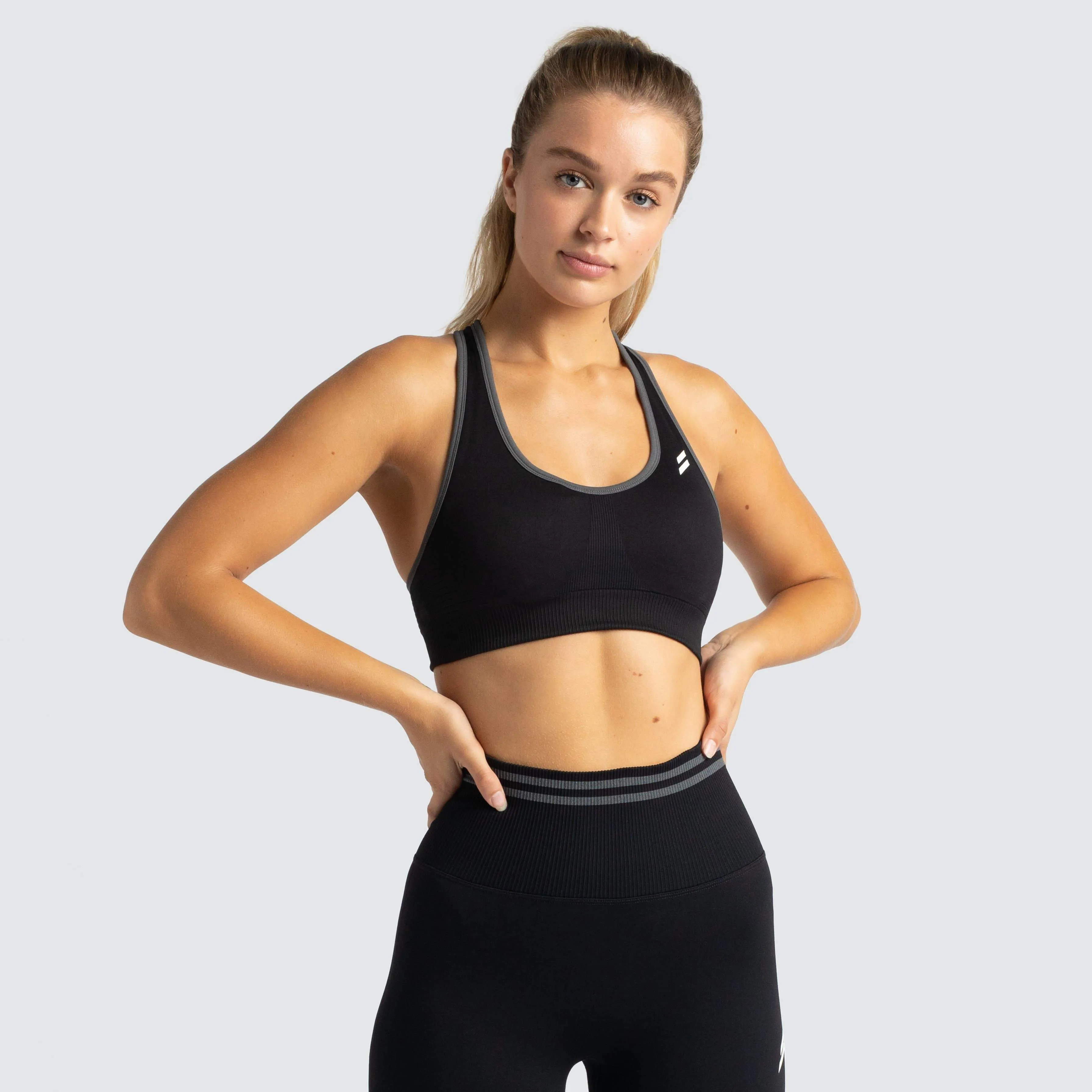 DYE Scrunch Seamless Crop - Jet Black