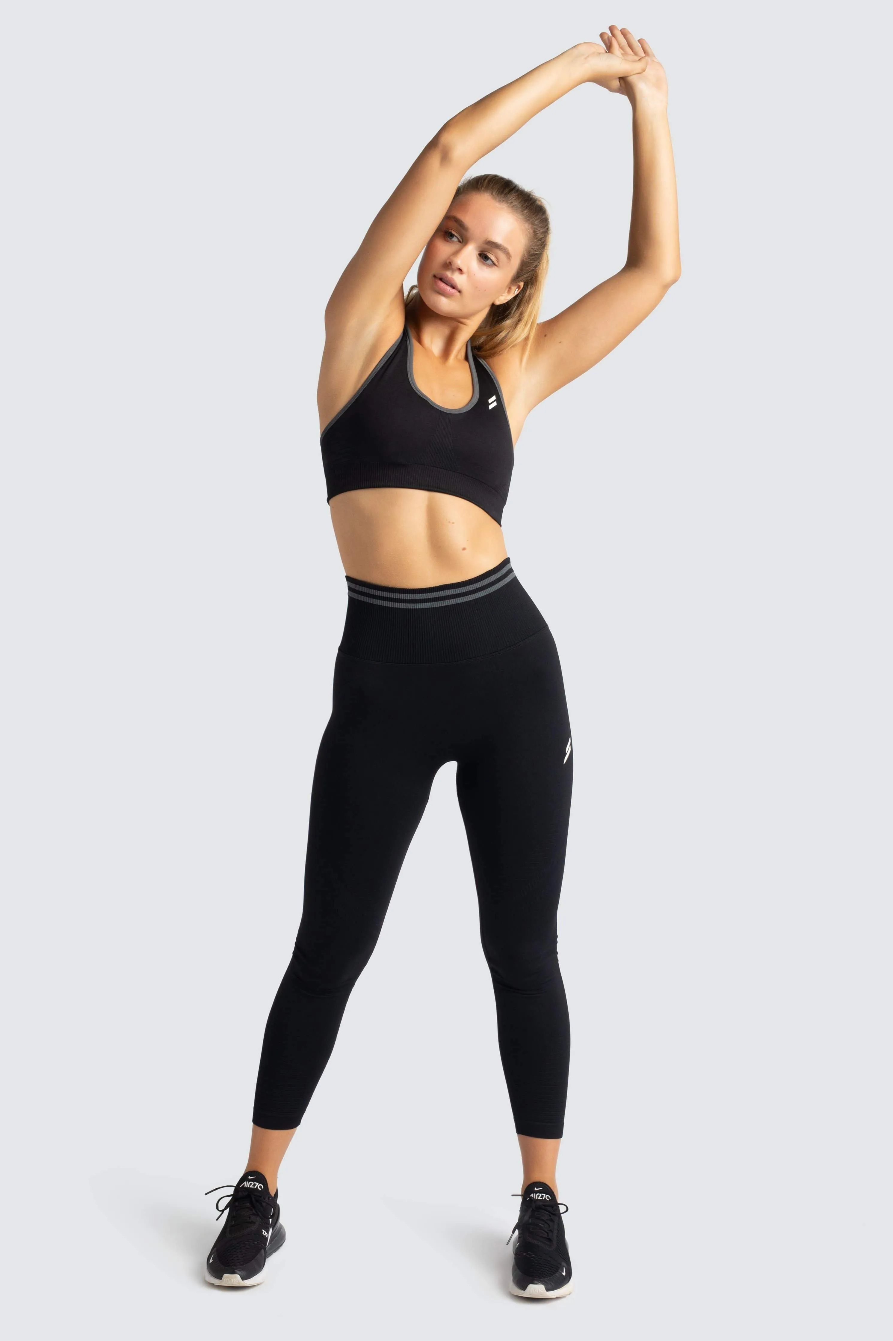 DYE Scrunch Seamless Crop - Jet Black